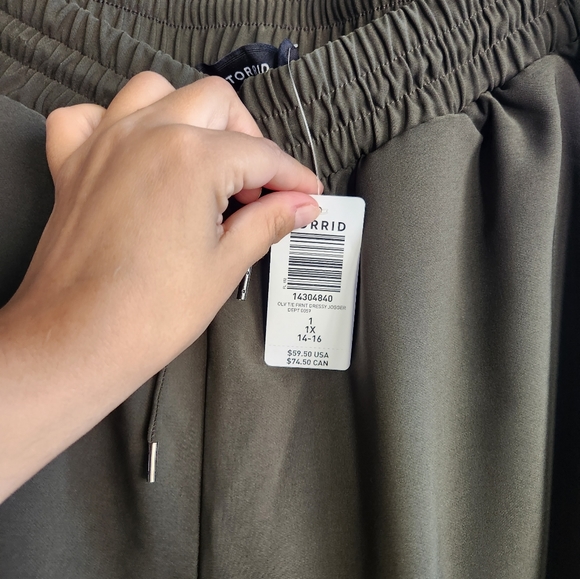 * *SOLD* * Torrid Olive Green Pull On Long Fancy Jogger Pants size 1 or 14/16 - Picture 6 of 8